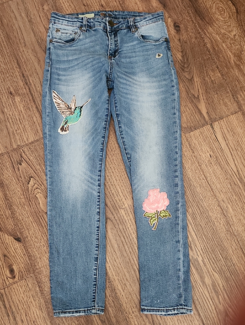 Kut from the Kloth Light Blue Skinny Jeans with Hummingbird & Pink Rose Patches